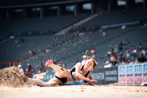 Sarah-Michelle Kudla (SCC Berlin) im Dreisprung waehrend der deutschen Leichtathletik-Meisterschaften im Olympiastadion am 25.06.2022 in Berlin